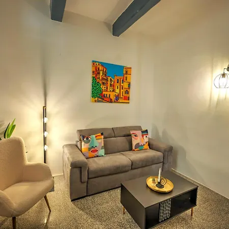 Duplex Tastefully Furnished Flat In Mcop1-1 Appartement *