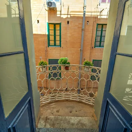 Duplex Tastefully Furnished Flat In Mcop1-1 Appartement La Valette