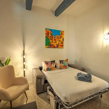 Duplex Tastefully Furnished Flat In Mcop1-1 Valletta