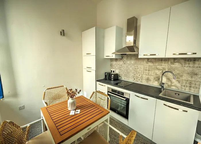 公寓 Duplex With Balcony *