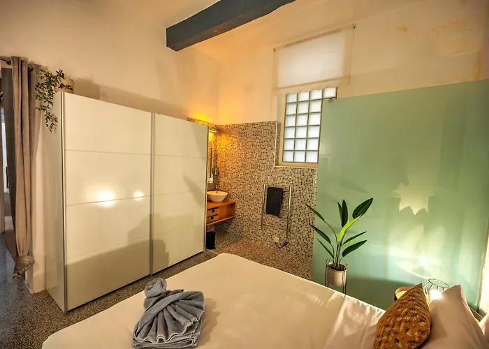 公寓 Duplex With Balcony *