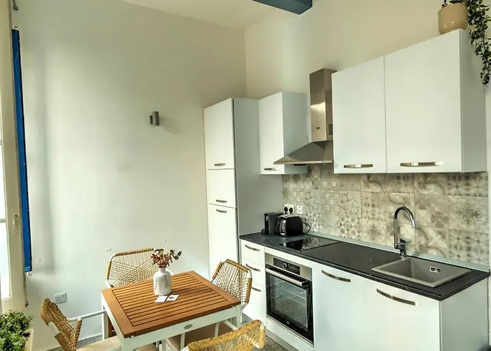 公寓 Duplex With Balcony *