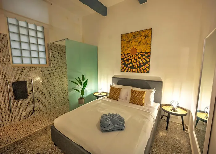 Duplex With Balcony *